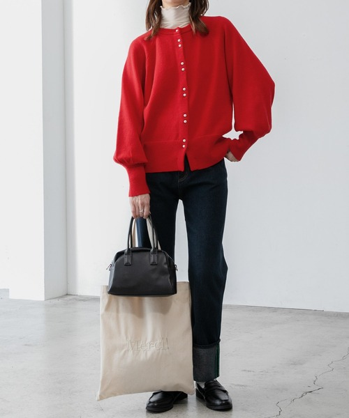 BONLECILL(ボンルシール)の「ラグランボリュームスリーブ パールボタンニットカーディガン(カーディガン/ボレロ・レディース・ブラック/ネイビー/レッド/アイボリー/ブラック系1/グレー/ピンク・FREE)」の16枚目の写真