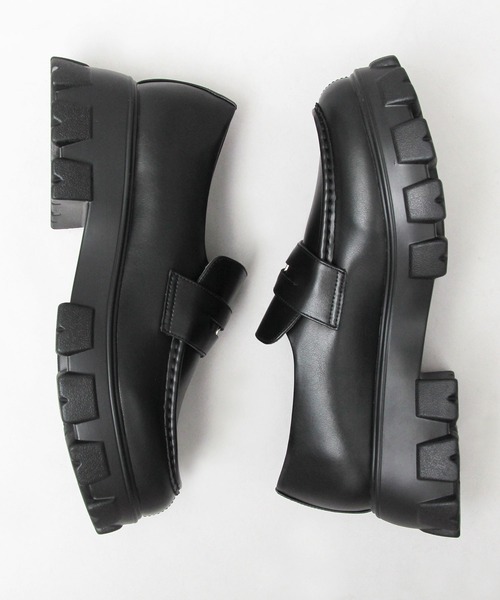 glabella(グラベラ)の「厚底 軽量 トラックソール コインローファー(スムース・クロコ)(ローファー・メンズ・ブラック/ブラック系その他・S/M/L)」の5枚目の写真