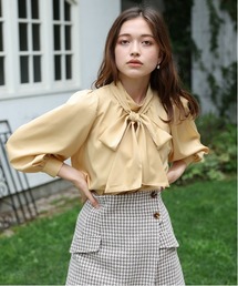 リボンタイハイネックボリュームスリーブブラウス
