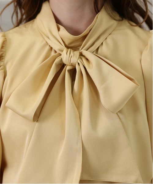 ASTORIA ODIER（アストリアオディール）の「リボンタイハイネックボリュームスリーブブラウス（シャツ/ブラウス・レディース・ホワイト/ベージュ/ブラウン/クリーム/ピンク・SMALL/MEDIUM）」の8枚目の写真