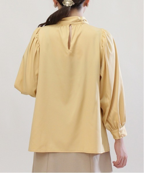 ASTORIA ODIER（アストリアオディール）の「リボンタイハイネックボリュームスリーブブラウス（シャツ/ブラウス・レディース・ホワイト/ベージュ/ブラウン/クリーム/ピンク・SMALL/MEDIUM）」の20枚目の写真