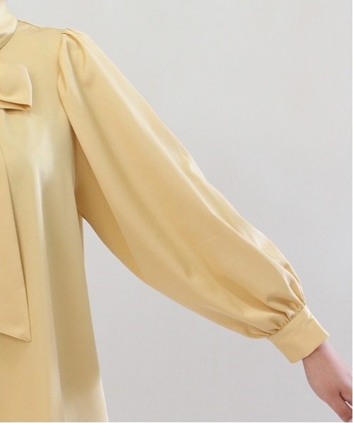 ASTORIA ODIER（アストリアオディール）の「リボンタイハイネックボリュームスリーブブラウス（シャツ/ブラウス・レディース・ホワイト/ベージュ/ブラウン/クリーム/ピンク・SMALL/MEDIUM）」の6枚目の写真