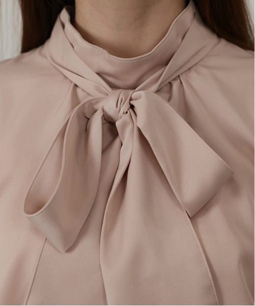 ASTORIA ODIER（アストリアオディール）の「リボンタイハイネックボリュームスリーブブラウス（シャツ/ブラウス・レディース・ホワイト/ベージュ/ブラウン/クリーム/ピンク・SMALL/MEDIUM）」の22枚目の写真