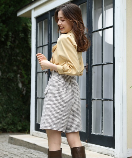 ASTORIA ODIER（アストリアオディール）の「リボンタイハイネックボリュームスリーブブラウス（シャツ/ブラウス・レディース・ホワイト/ベージュ/ブラウン/クリーム/ピンク・SMALL/MEDIUM）」の9枚目の写真