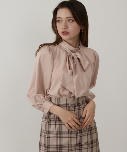 ASTORIA ODIER（アストリアオディール）の「リボンタイハイネックボリュームスリーブブラウス（シャツ/ブラウス・レディース・ホワイト/ベージュ/ブラウン/クリーム/ピンク・SMALL/MEDIUM）」の18枚目の写真