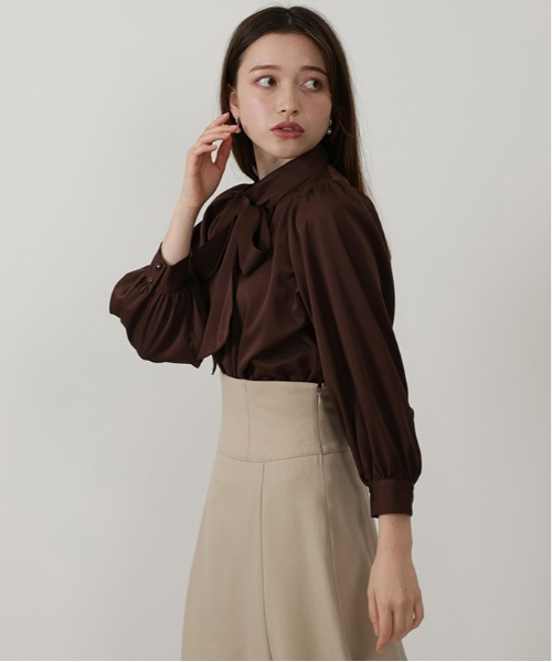 ASTORIA ODIER（アストリアオディール）の「リボンタイハイネックボリュームスリーブブラウス（シャツ/ブラウス・レディース・ホワイト/ベージュ/ブラウン/クリーム/ピンク・SMALL/MEDIUM）」の19枚目の写真