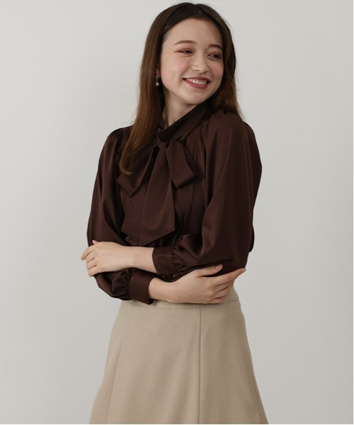 ASTORIA ODIER（アストリアオディール）の「リボンタイハイネックボリュームスリーブブラウス（シャツ/ブラウス・レディース・ホワイト/ベージュ/ブラウン/クリーム/ピンク・SMALL/MEDIUM）」の12枚目の写真