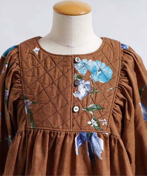 NAOMI ITO（ナオミイトウ）の「【Hommage de NAOMI ITO ナオミイトウ】ギャザースリーブキルトワンピース 70-80cm・80-90cm・90-100cm（ワンピース・キッズ・ネイビー/ブラウン・70-80cm/80-90cm/90-100cm）」の5枚目の写真