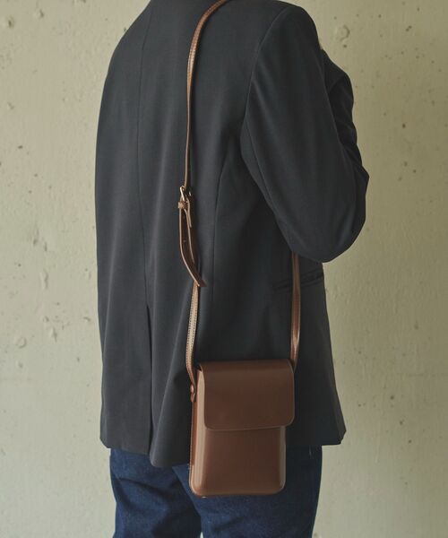 Kari & lili(カウリアンドリィリィ)の「square shoulder(ショルダーバッグ・レディース・ブラック/ブラウン/アイボリー・ONE SIZE)」の3枚目の写真