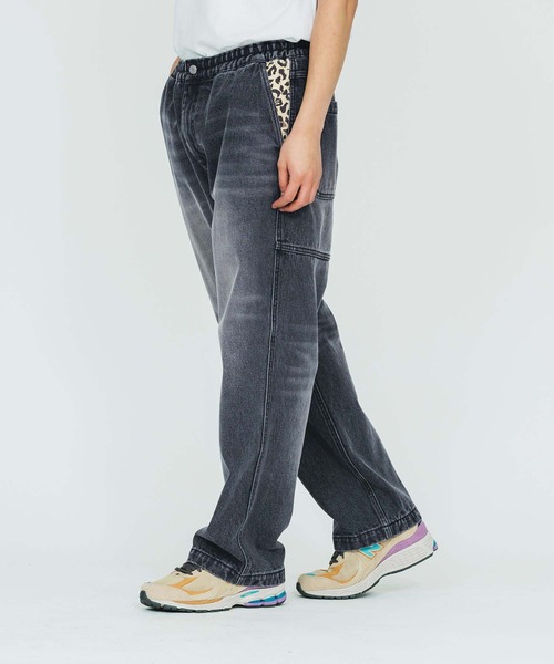 XLARGE（エクストララージ）の「PARTIAL LEOPARD DENIM EASY PANTS（その他パンツ・メンズ・ブラック/ライトインディゴブルー・S/M/L/XL）」の2枚目の写真