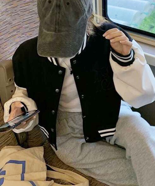 EPICKS（エピックス）の「ショート丈スタジャン（スタジャン・レディース・ブラック・M/XL）」の2枚目の写真