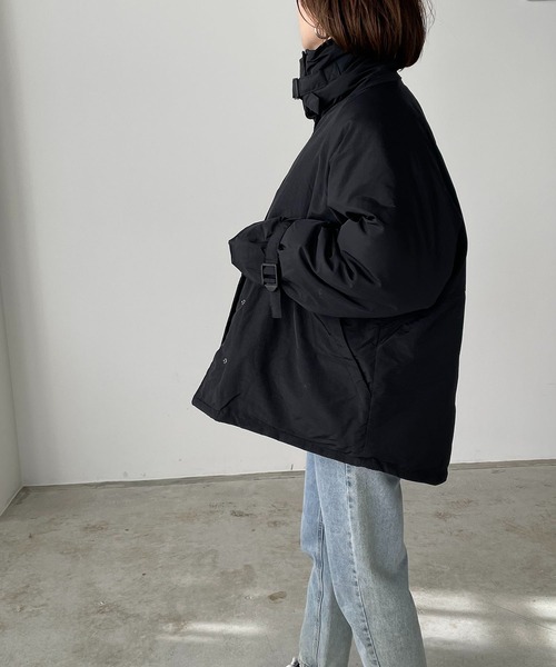 210nouve（トゥージュヌーブ）の「ベルト付きスタンドカラーフェイクダウンジャケット（ダウンジャケット/コート・レディース・ブラック/ライトカーキ/アイボリー・FREE）」の19枚目の写真