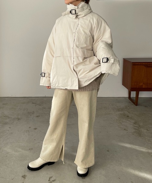 210nouve（トゥージュヌーブ）の「ベルト付きスタンドカラーフェイクダウンジャケット（ダウンジャケット/コート・レディース・ブラック/ライトカーキ/アイボリー・FREE）」の22枚目の写真