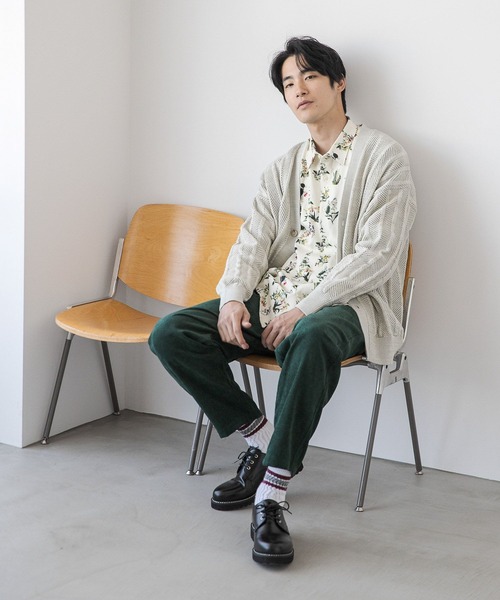 niko and...（ニコアンド）の「三杢透かしニットVネックカーディガン（カーディガン/ボレロ・メンズ・ネイビー/イエロー/アイボリー・MEDIUM/LARGE）」の4枚目の写真