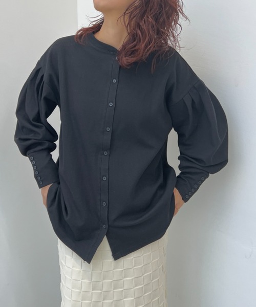 y/m by misato（イムバイミサト）の「スリーブボタンカットトップス（Tシャツ/カットソー・レディース・ホワイト/ブラック・FREE）」の3枚目の写真