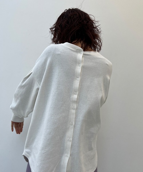 y/m by misato（イムバイミサト）の「スリーブボタンカットトップス（Tシャツ/カットソー・レディース・ホワイト/ブラック・FREE）」の6枚目の写真