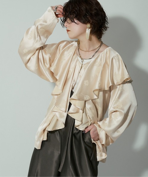 Ezick（エジック）の「Flower satin ボリュームラッフルブラウス（シャツ/ブラウス・レディース・ホワイト/ベージュ/ブラック/ブルー・FREE）」の14枚目の写真