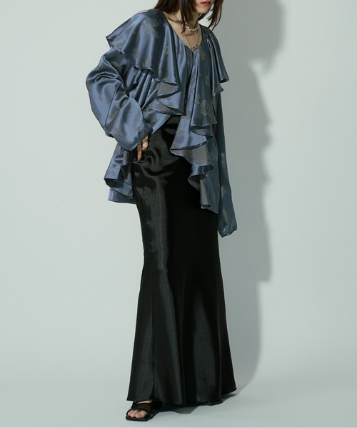 Ezick（エジック）の「Flower satin ボリュームラッフルブラウス（シャツ/ブラウス・レディース・ホワイト/ベージュ/ブラック/ブルー・FREE）」の21枚目の写真