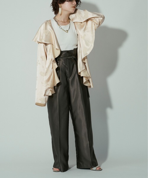 Ezick（エジック）の「Flower satin ボリュームラッフルブラウス（シャツ/ブラウス・レディース・ホワイト/ベージュ/ブラック/ブルー・FREE）」の6枚目の写真