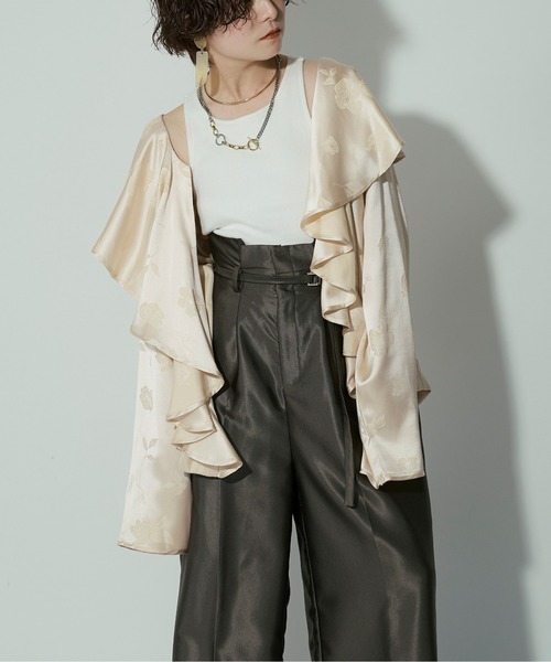 Ezick（エジック）の「Flower satin ボリュームラッフルブラウス（シャツ/ブラウス・レディース・ホワイト/ベージュ/ブラック/ブルー・FREE）」の8枚目の写真