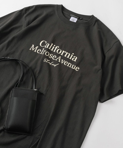 make a ray!(メイク ア レイ!)の「【別注】シンプル カレッジロゴ California/Charmant プリントTシャツ/半袖T/ビッグシルエット(Tシャツ/カットソー・レディース・オフホワイト/ダークネイビー/スミクロ/ネイビー/チャコールグレー/ホワイト・M/L)」の18枚目の写真