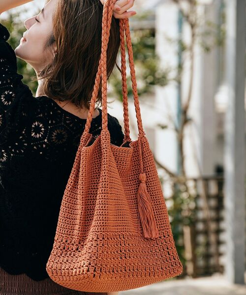grove（グローブ）の「◆【A4収納可】タッセルレーヨン編みトート（トートバッグ・レディース・アイボリー/オレンジ/グレー/ブラック・00）」の4枚目の写真