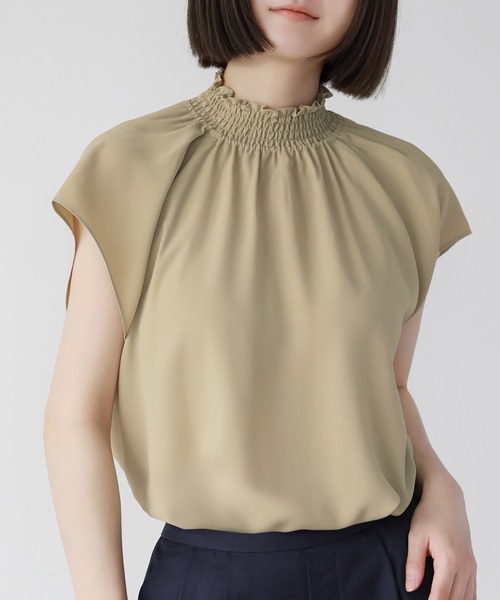 スタンドシャーリングネックラグランギャザーブラウス