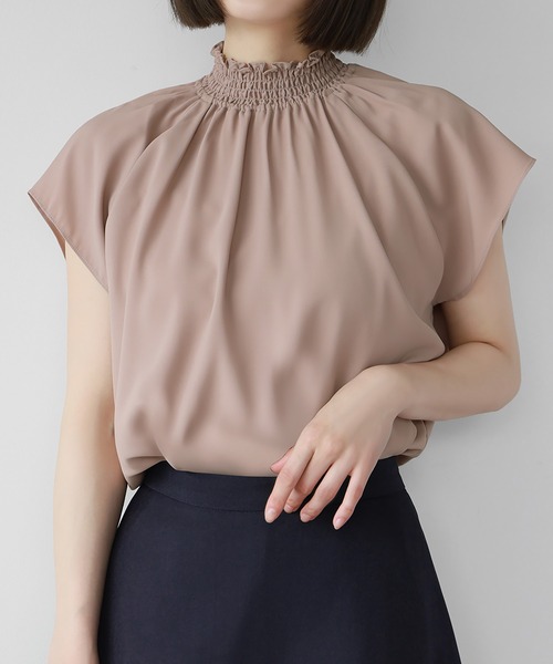 スタンドシャーリングネックラグランギャザーブラウス