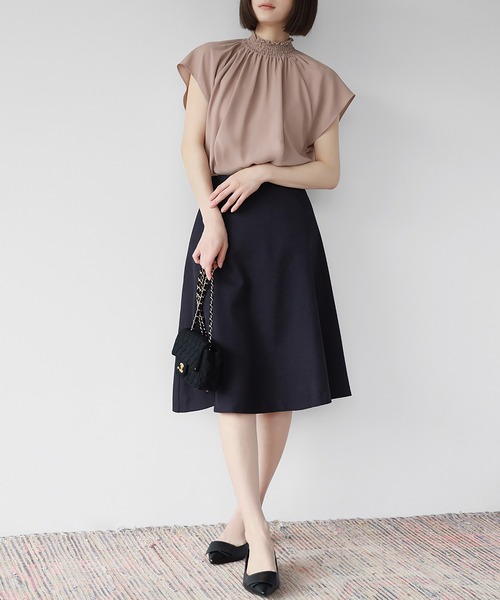 スタンドシャーリングネックラグランギャザーブラウス