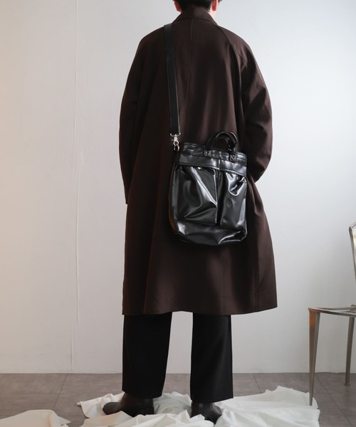 SENSE OF PLACE by URBAN RESEARCH（センスオブプレイスバイアーバンリサーチ）の「フェイクレザーヘルメットショルダーバッグ（ショルダーバッグ・メンズ・アイボリー/ブラック・ONE）」の9枚目の写真