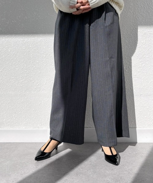 MAMIAN（マミアン）の「ポインテッドトゥ Tストラップパンプス (5.0cmヒール)（パンプス・レディース・ブラック/ダークベージュ・22.5cm/23.5cm/24.0cm/24.5cm/25.0cm/23.0cm）」の16枚目の写真