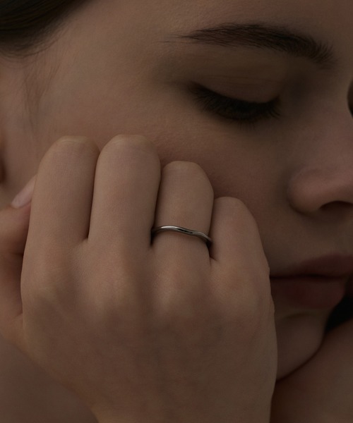 CENE（セネ）の「【CENE】セネ/ネジレスリムリング（リング・レディース・シルバー/ゴールド・#9/#11/#13）」の2枚目の写真