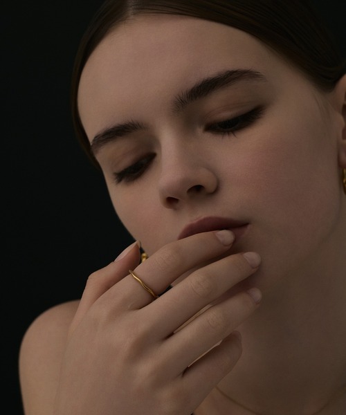 CENE（セネ）の「【CENE】セネ/ネジレスリムリング（リング・レディース・シルバー/ゴールド・#9/#11/#13）」の9枚目の写真