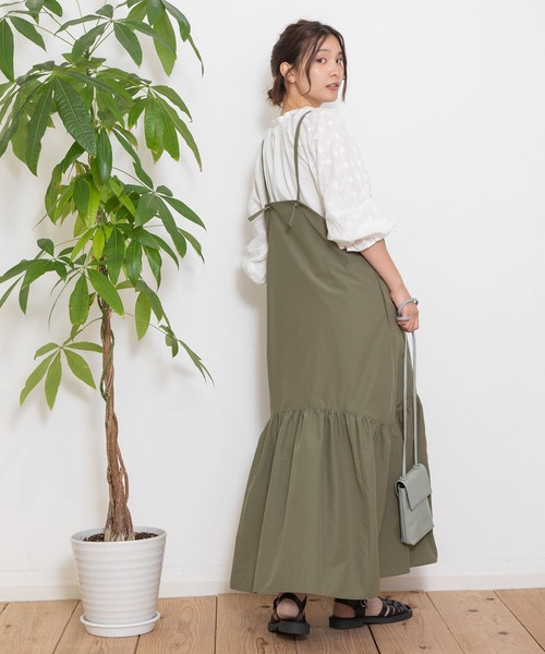 POU DOU DOU（プードゥドゥ）の「ラウンドヘムキャミソールワンピース（ワンピース・レディース・カーキ/ブルー/ダークグレー・3）」の13枚目の写真