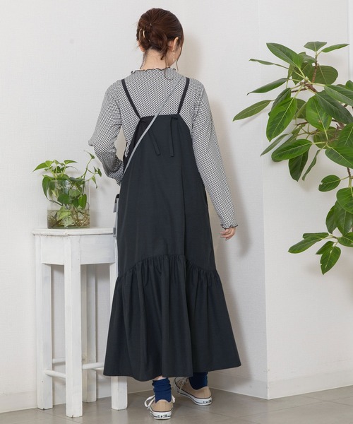 POU DOU DOU（プードゥドゥ）の「ラウンドヘムキャミソールワンピース（ワンピース・レディース・カーキ/ブルー/ダークグレー・3）」の22枚目の写真