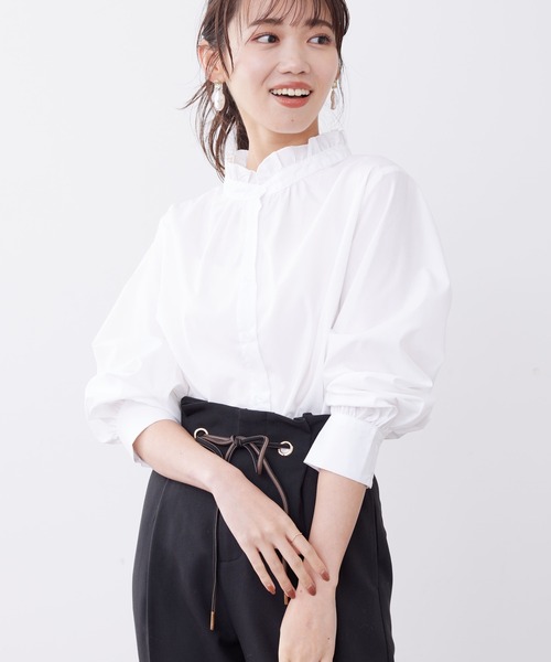 Chez toi(シェトワ)の「袖ボリュームネックフリルシャツ(シャツ/ブラウス・レディース・アイボリー/オフホワイト/ネイビー・FREE)」の5枚目の写真