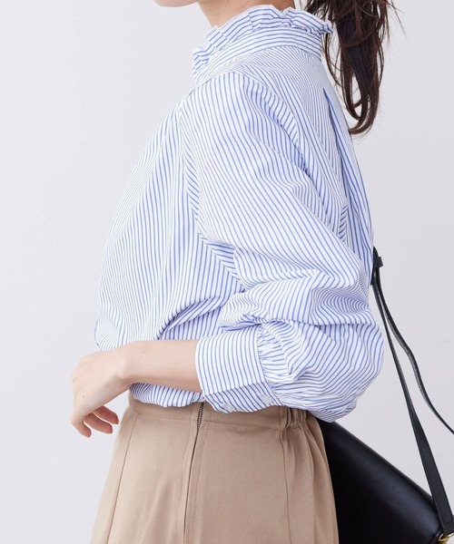 Chez toi(シェトワ)の「袖ボリュームネックフリルシャツ(シャツ/ブラウス・レディース・アイボリー/オフホワイト/ネイビー・FREE)」の16枚目の写真