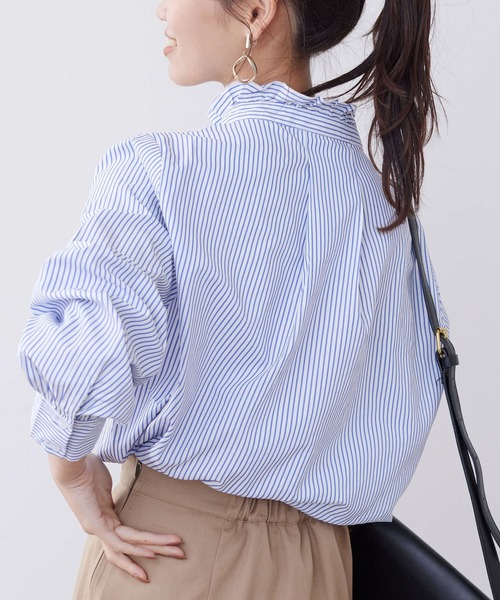 Chez toi(シェトワ)の「袖ボリュームネックフリルシャツ(シャツ/ブラウス・レディース・アイボリー/オフホワイト/ネイビー・FREE)」の18枚目の写真