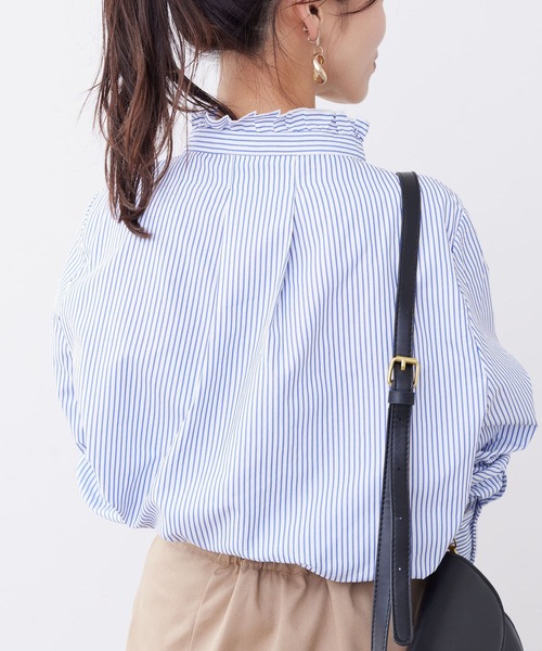 Chez toi(シェトワ)の「袖ボリュームネックフリルシャツ(シャツ/ブラウス・レディース・アイボリー/オフホワイト/ネイビー・FREE)」の19枚目の写真