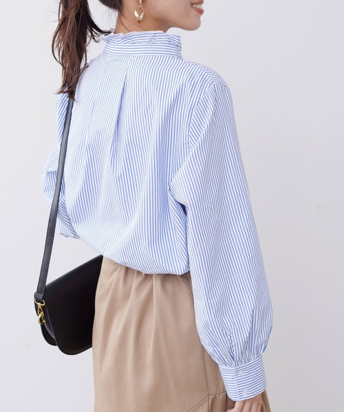 Chez toi(シェトワ)の「袖ボリュームネックフリルシャツ(シャツ/ブラウス・レディース・アイボリー/オフホワイト/ネイビー・FREE)」の20枚目の写真