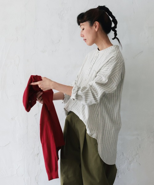 soulberry(ソウルベリー)の「しのぎ模様のストライプシャツ(シャツ/ブラウス・レディース・ホワイト×ネイビー・L/4L/LL/3L/M)」の4枚目の写真