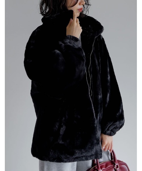 Re:EDIT（リエディ）の「ハイネックフェイクファーミドルコート