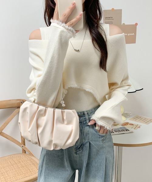 ABITOKYO（アビトーキョー）の「タートルネックリブニットキャミ＆ショート丈フリンジオフショルニット２点セット（ニット/セーター・レディース・アイボリー/ブラック/カーキ/ブラウン・FREE）」の2枚目の写真