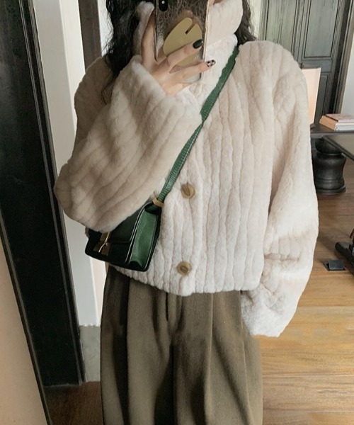 SHEENA(シーナ)の「しっとりふわふわエコファーブルゾン(ブルゾン・レディース・ホワイト/グレー系その他・M)」の21枚目の写真