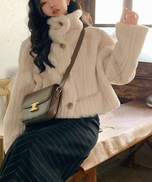 SHEENA(シーナ)の「しっとりふわふわエコファーブルゾン(ブルゾン・レディース・ホワイト/グレー系その他・M)」の16枚目の写真