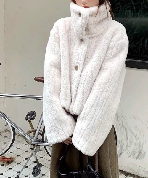 SHEENA(シーナ)の「しっとりふわふわエコファーブルゾン(ブルゾン・レディース・ホワイト/グレー系その他・M)」の3枚目の写真