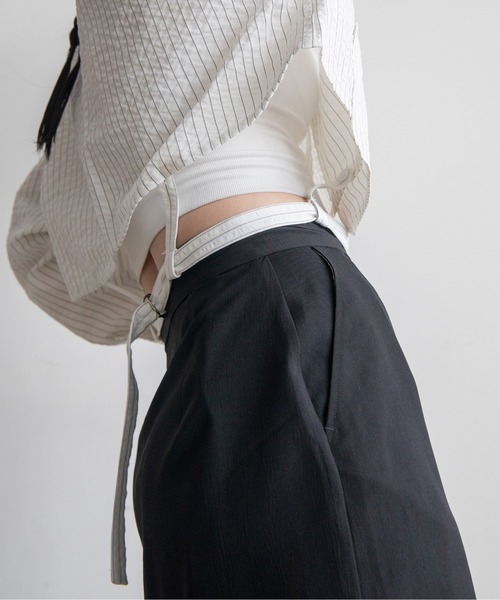 VACANCY（ヴァカンシー）の「ハーネスショートシャツ（シャツ/ブラウス・レディース・ホワイト/チャコールグレー・FREE）」の22枚目の写真