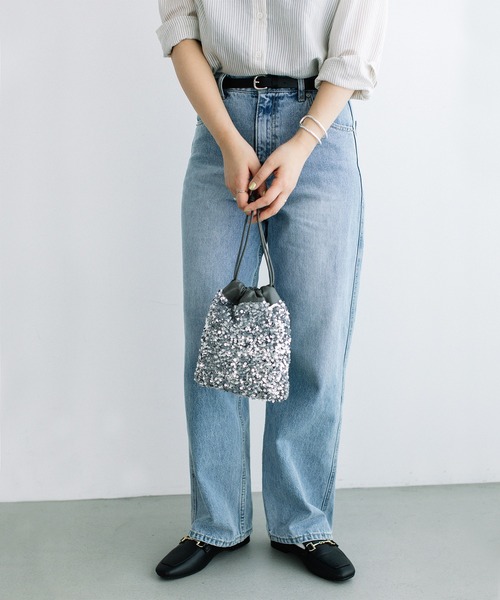 Beau're(ヴュレ)の「BEAURE ヴュレ カウレザー スパンコール 薄マチ 巾着 ショルダー(ショルダーバッグ・レディース・グレー/ブラック・FREE)」の16枚目の写真