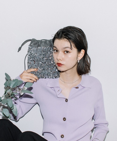 Beau're(ヴュレ)の「BEAURE ヴュレ カウレザー スパンコール 薄マチ 巾着 ショルダー(ショルダーバッグ・レディース・グレー/ブラック・FREE)」の22枚目の写真