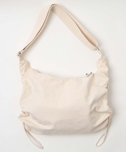 WEGO（ウィゴー）の「WEGO/サイドドロストキャンバスショルダー（ショルダーバッグ・レディース・ブラック/ナチュラル・FREE）」の12枚目の写真